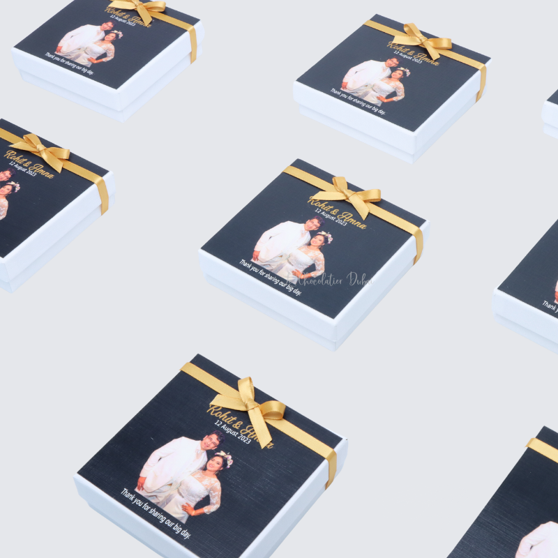Set of 20 Wedding personalized chocolate & almond dragees hard box