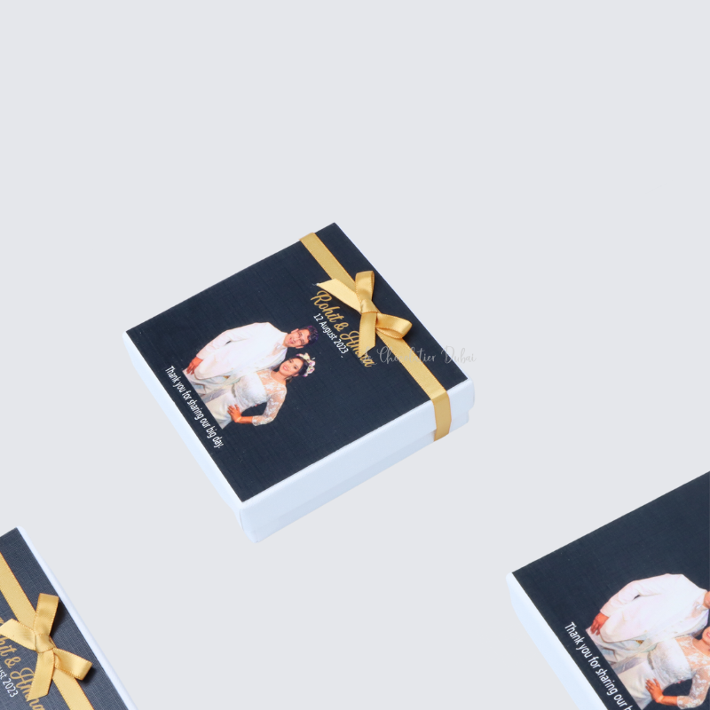 Set of 20 Wedding personalized chocolate & almond dragees hard box