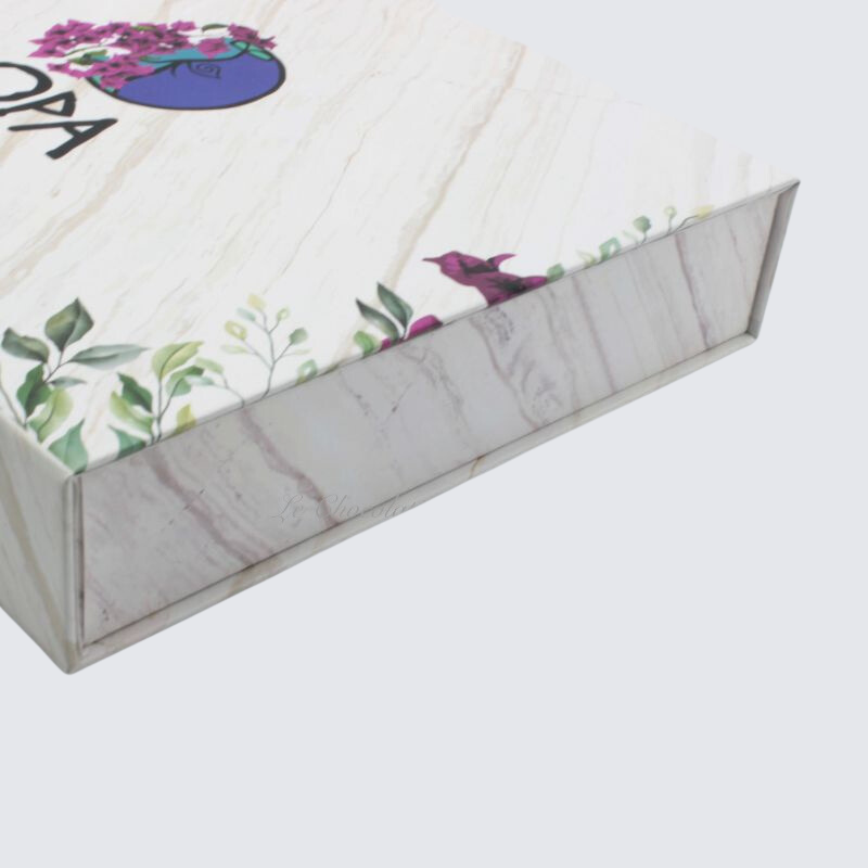 Corporate customized big heart premium chocolate with hammer printed magnetic box