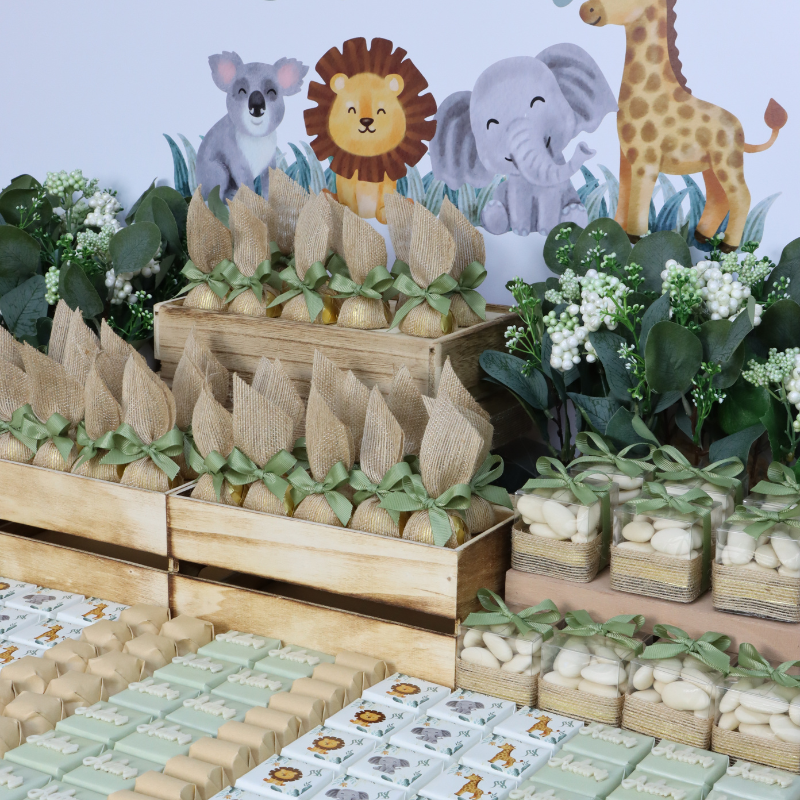 Baby personalized safari animals theme chocolate arrangement wood stand