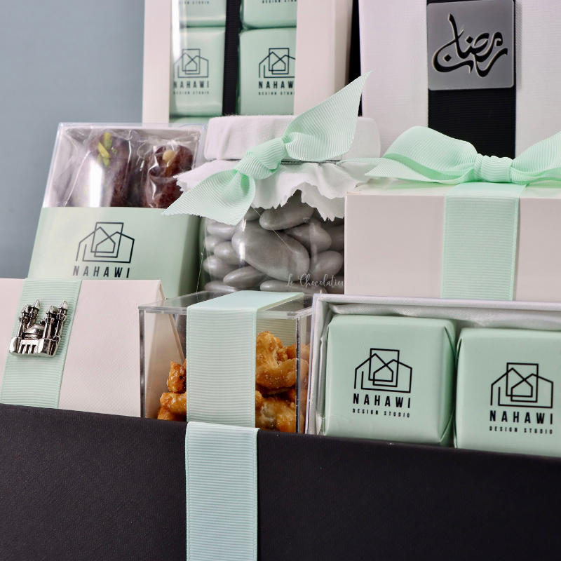 Corporate customized premium chocolate & sweet extra large hamper