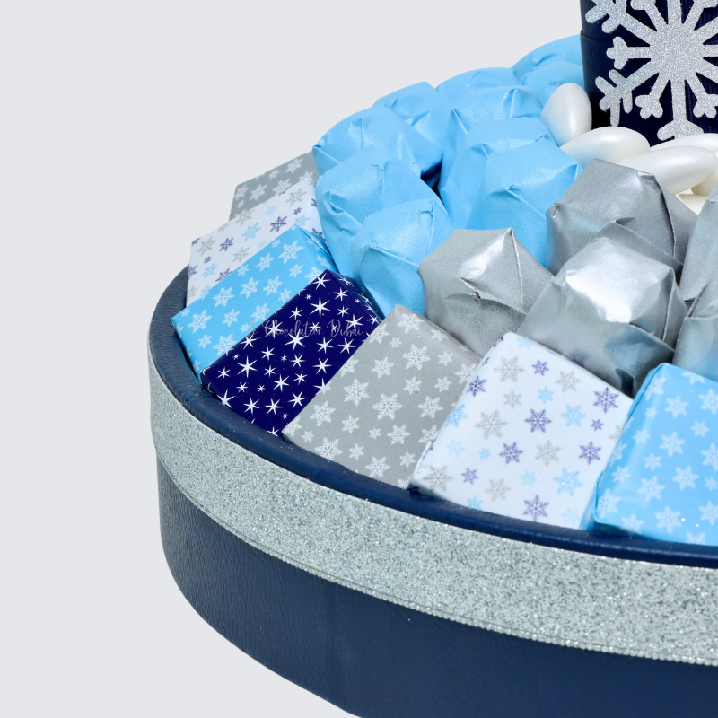 Christmas decorated candle & chocolate round tray