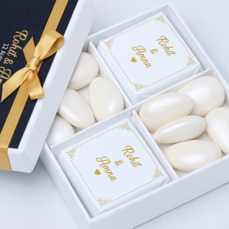 Set of 20 Wedding personalized chocolate & almond dragees hard box