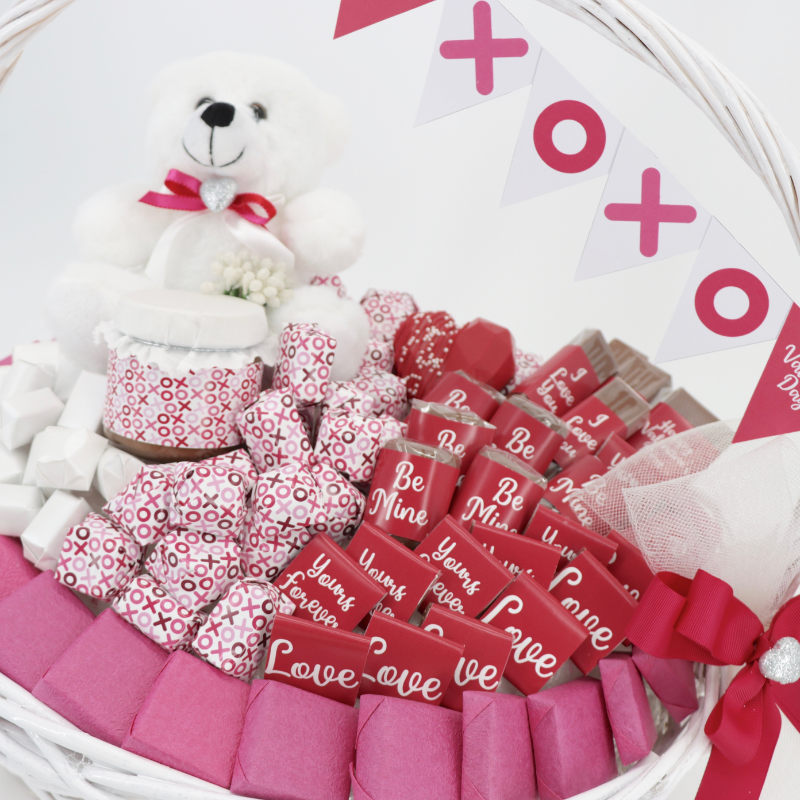 Xoxo valentine's designed premium chocolate large basket