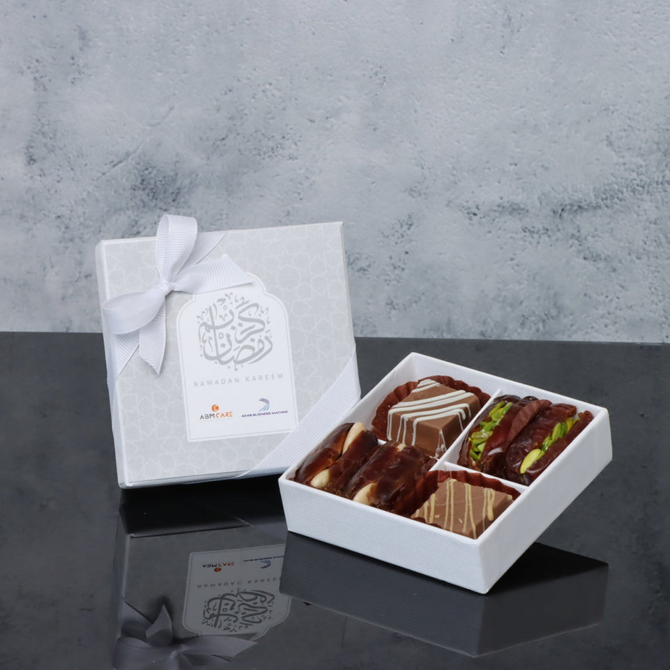 Set of 15 Corporate customized top card ramadan kareem designed 4P hard box