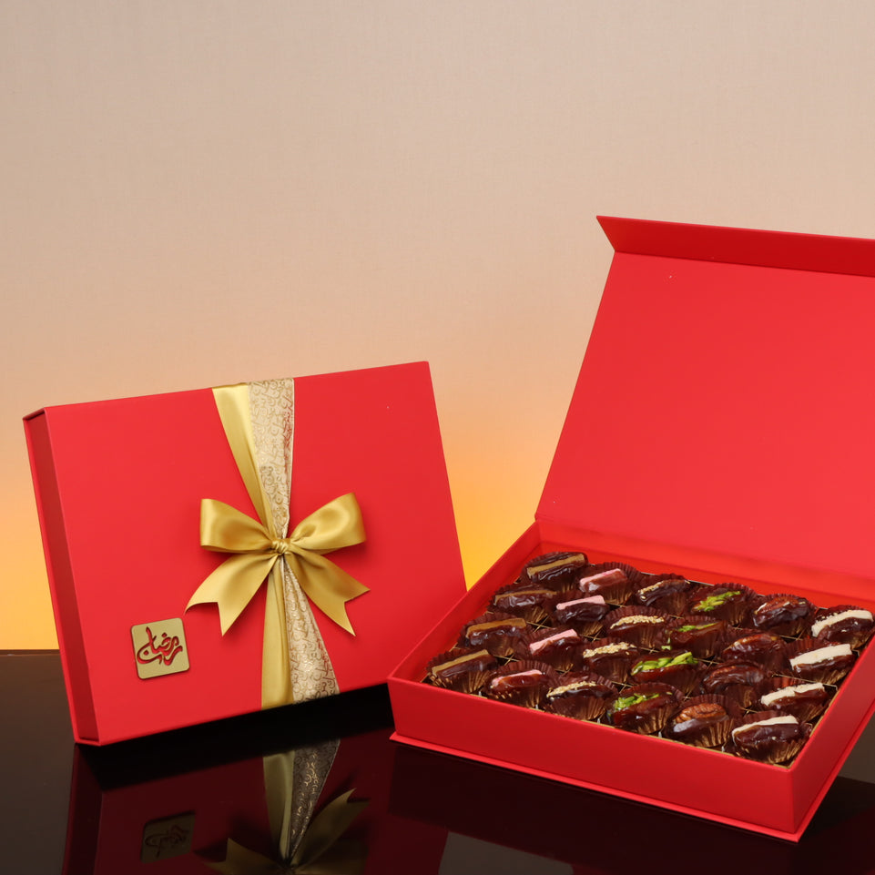 Acrylic decorated Ramadan kareem luxury mixed stuffed dates magnetic red box
