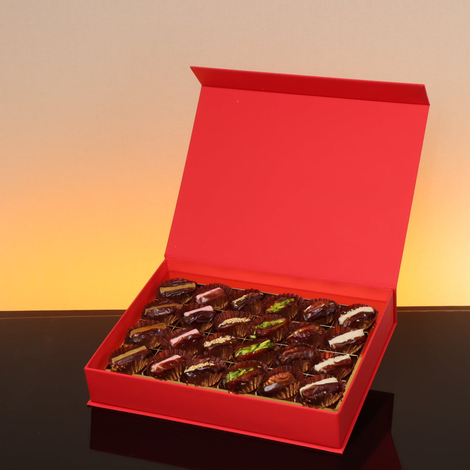 Acrylic decorated Ramadan kareem luxury mixed stuffed dates magnetic red box