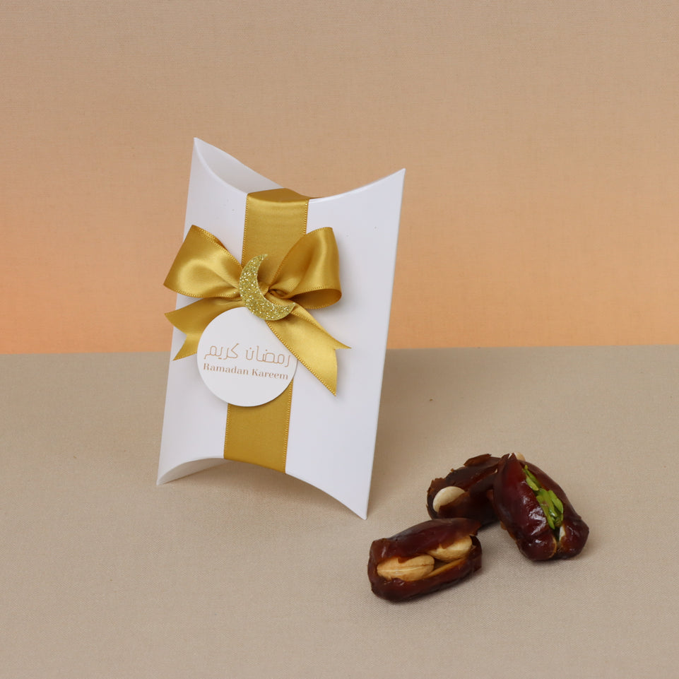 Set of 20 Ramadan kareem premium nut stuffed dates pillow box