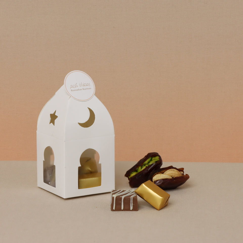 Ramadan kareem chocolate & dates soft box with tag.