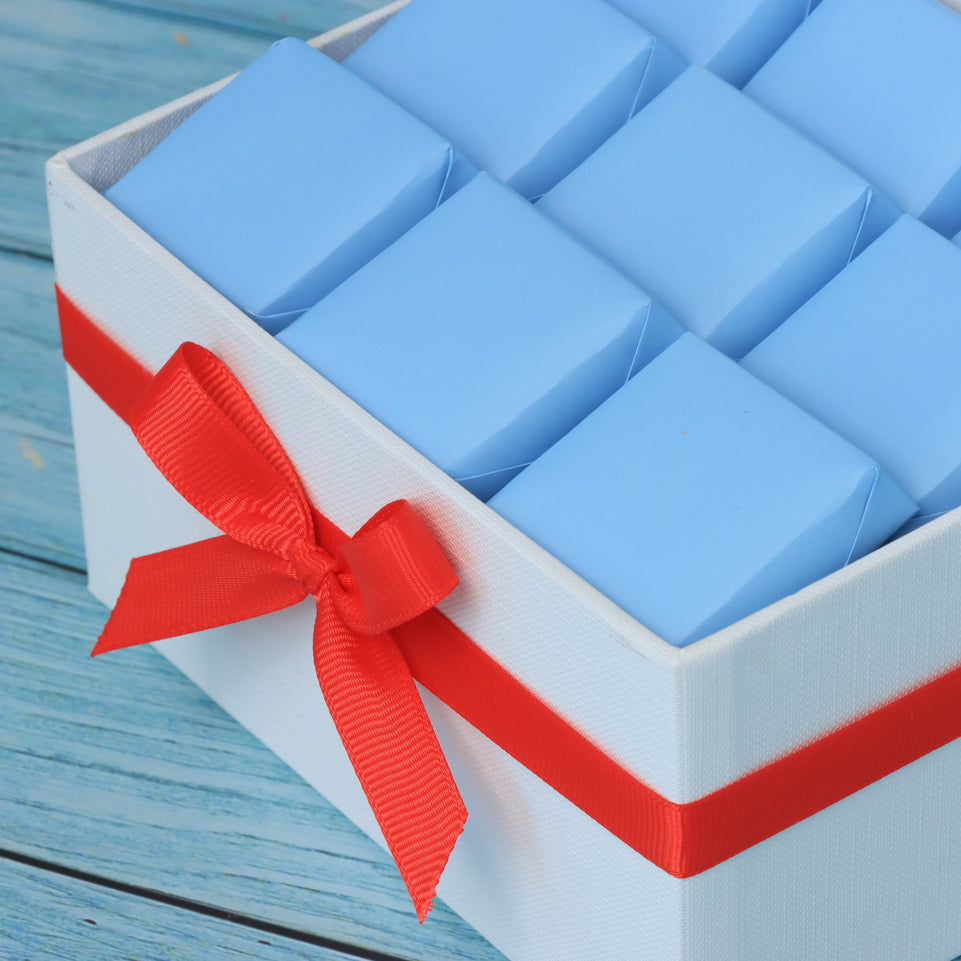 Season's greeting designed premium chocolate small hamper