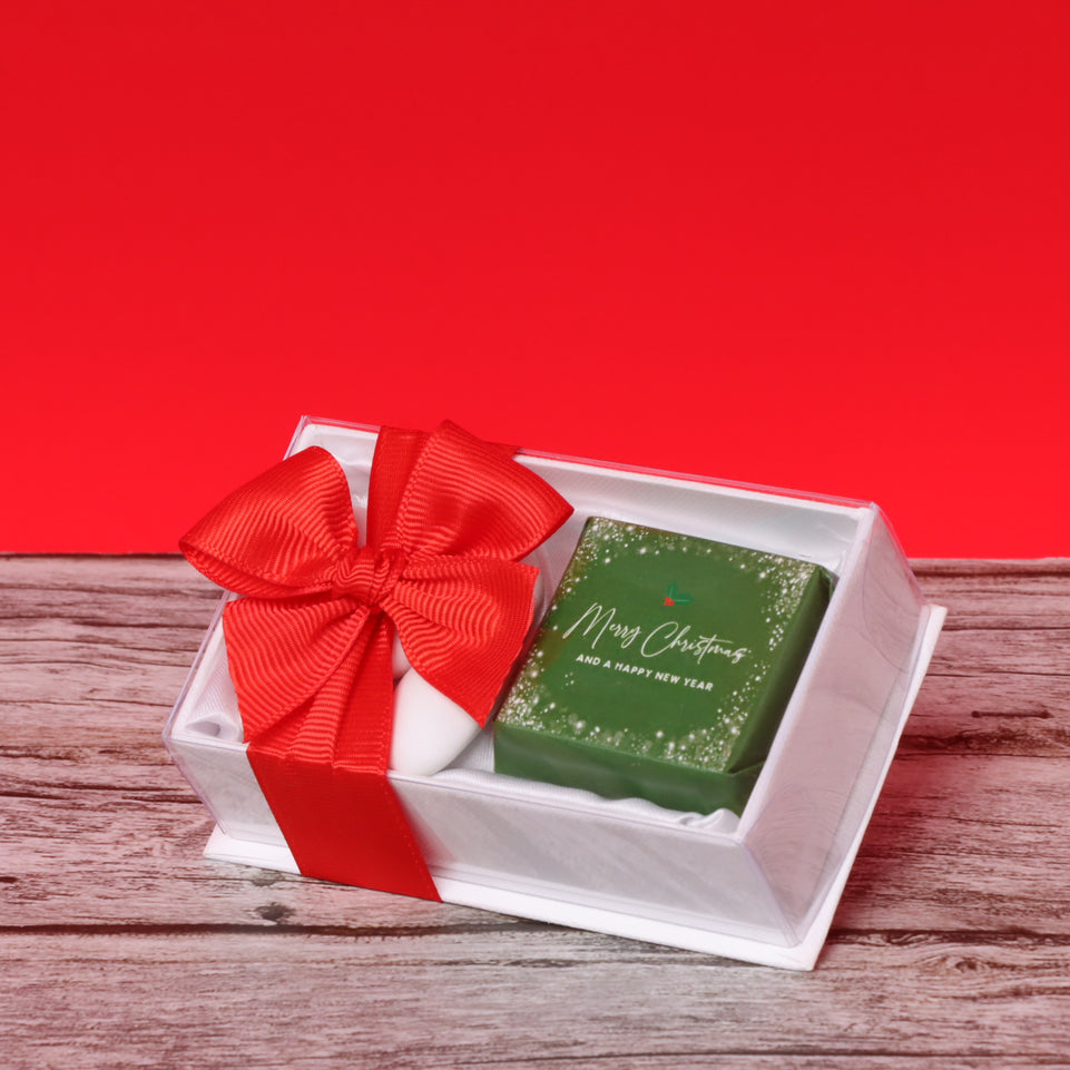 Set of 20 Merry Christmas & happy new year designed chocolate & almond dragees view top box