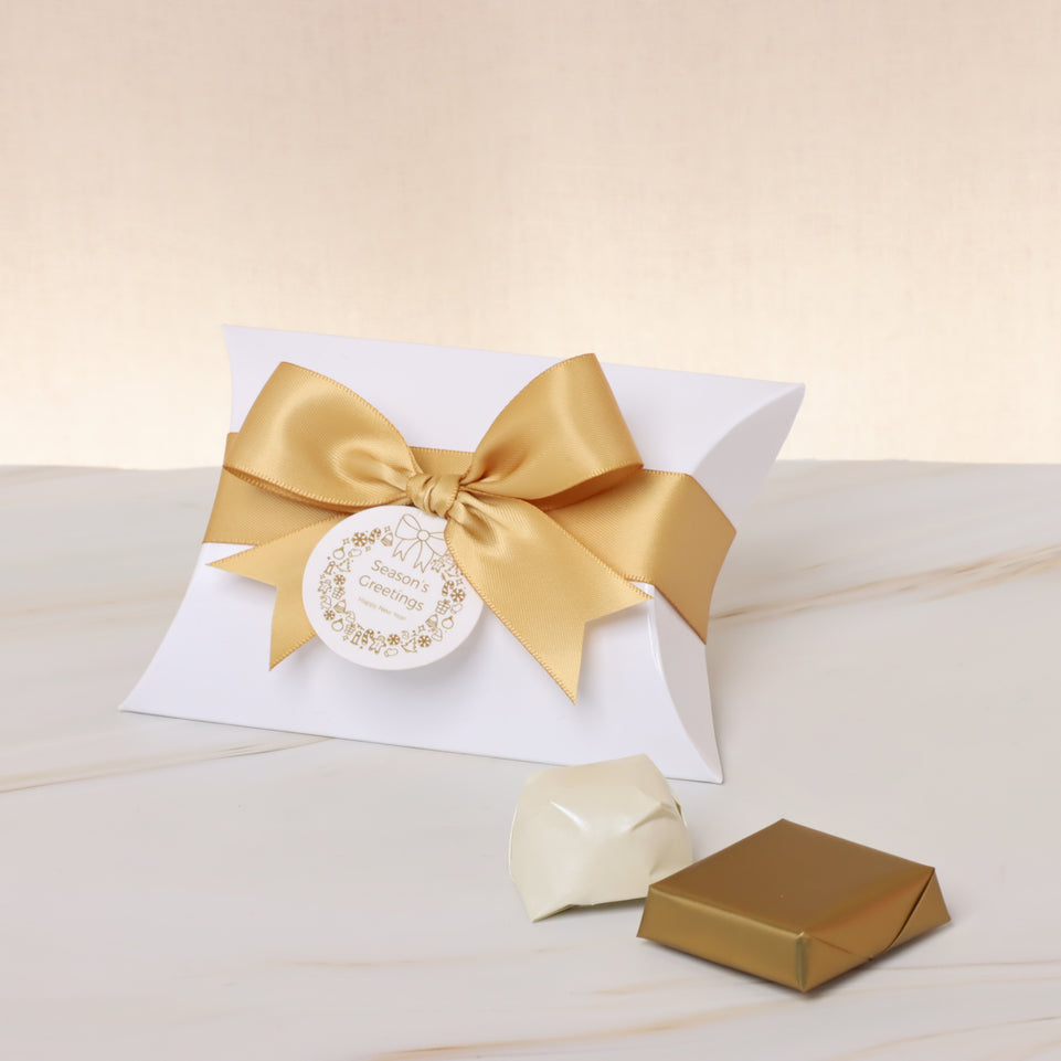 Set of 20 Season's greetings wreath designed premium chocolate pillow box giveaway