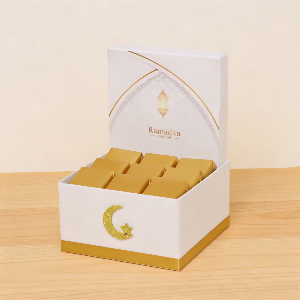 Ramadan kareem lantern designed chocolate small hamper