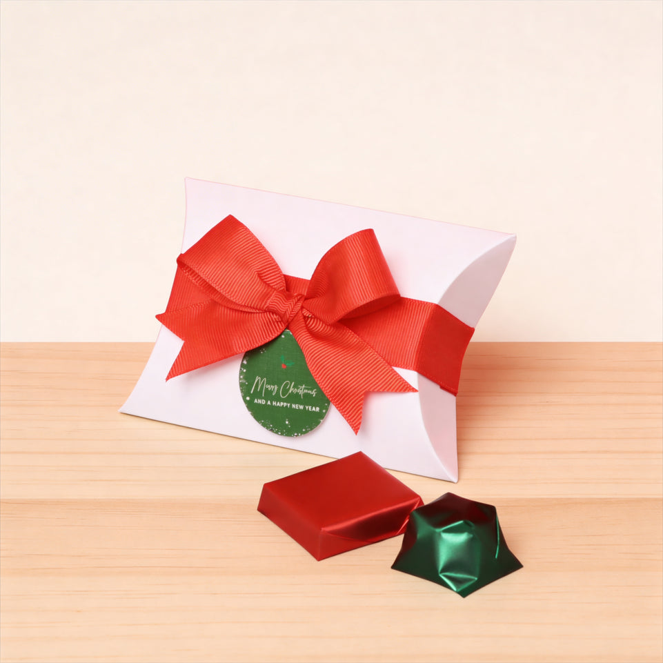 Set of 20 'Merry Christmas & Happy New Year'-themed chocolate pillow box giveaways