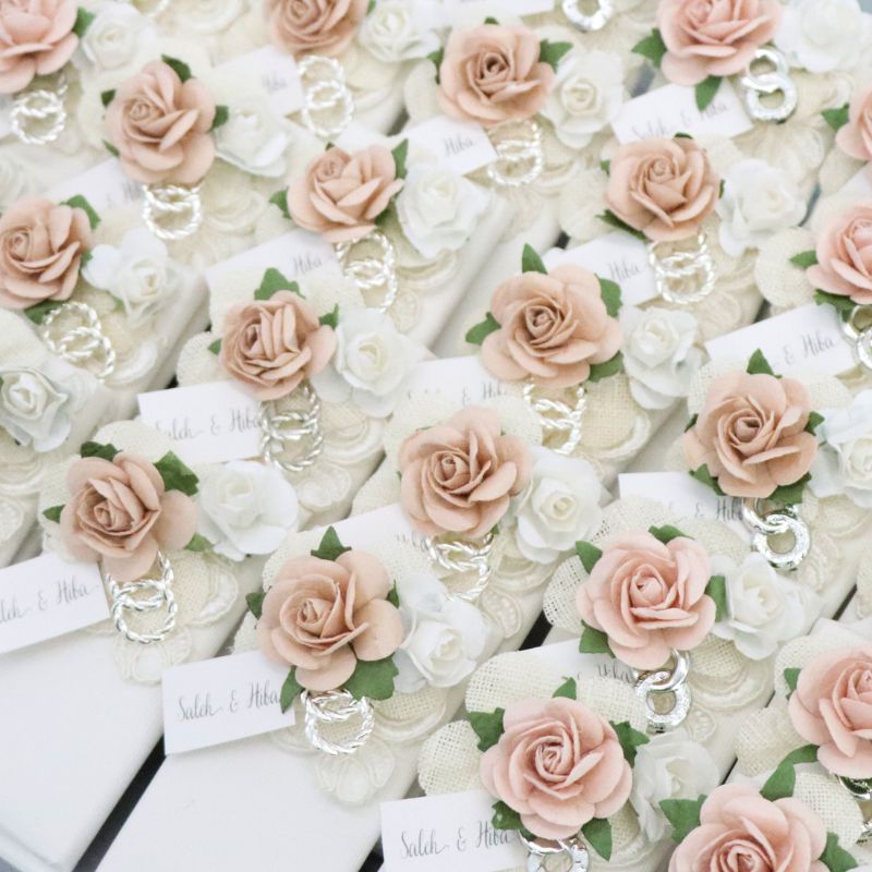 Bridal flower & ring decorated loose chocolate