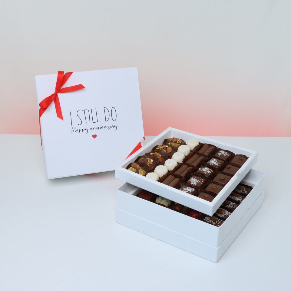 I still do anniversary designed 2-layer chocolate hard box