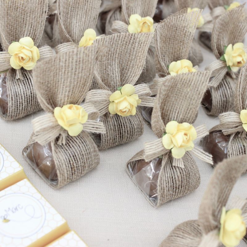 Flower & jute ribbon decorated loose chocolate
