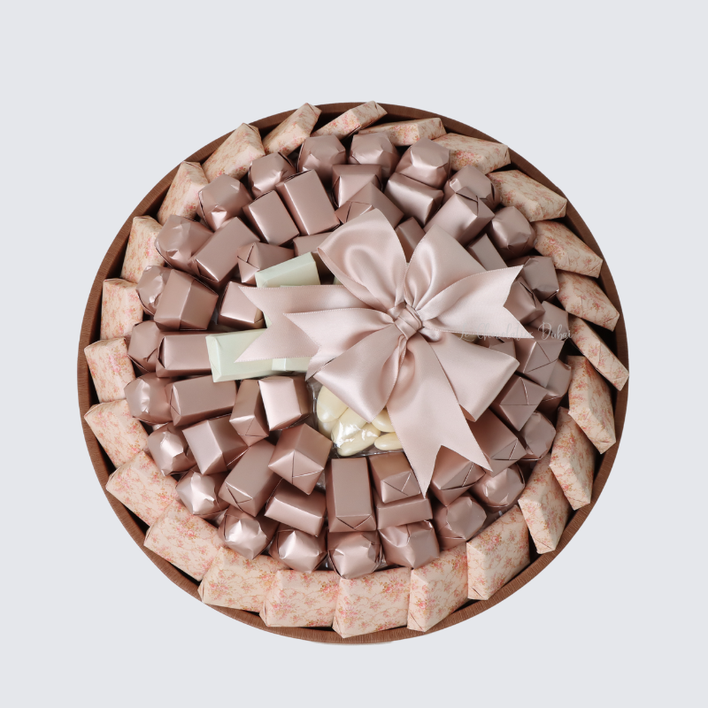 Flower designed chocolate round tray