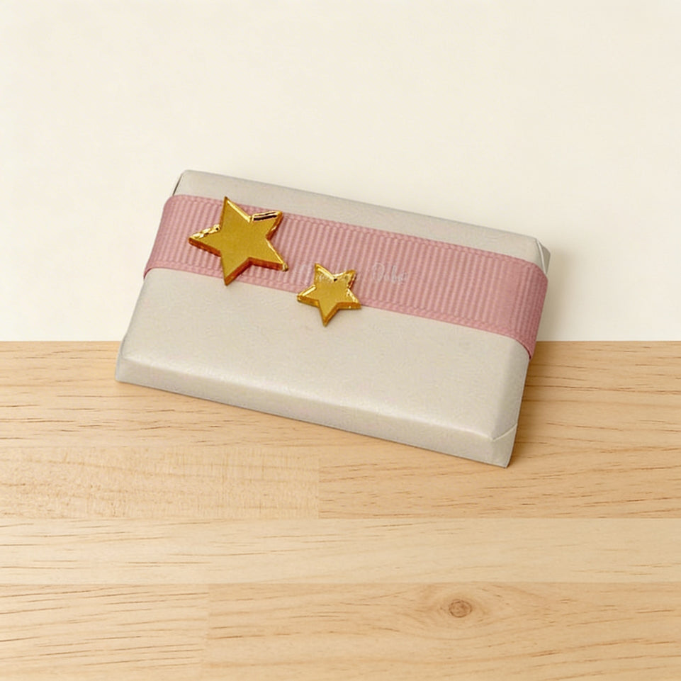 Acrylic gold star decorated loose chocolate
