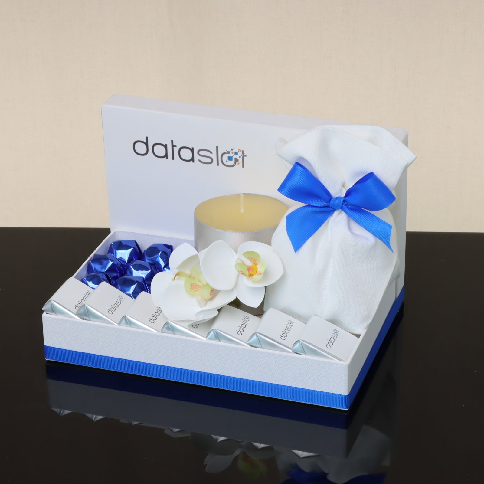 Corporate customized chocolate & sweets small hamper