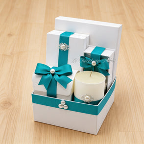 Filegree & pearl decorated chocolate ...