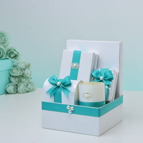 Filegree & pearl decorated chocolate ...