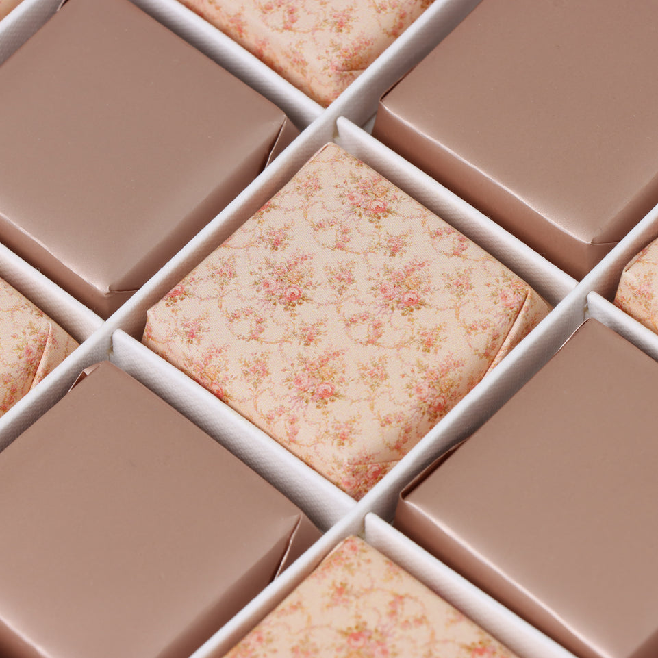 Flower designed premium chocolate 15P hard box