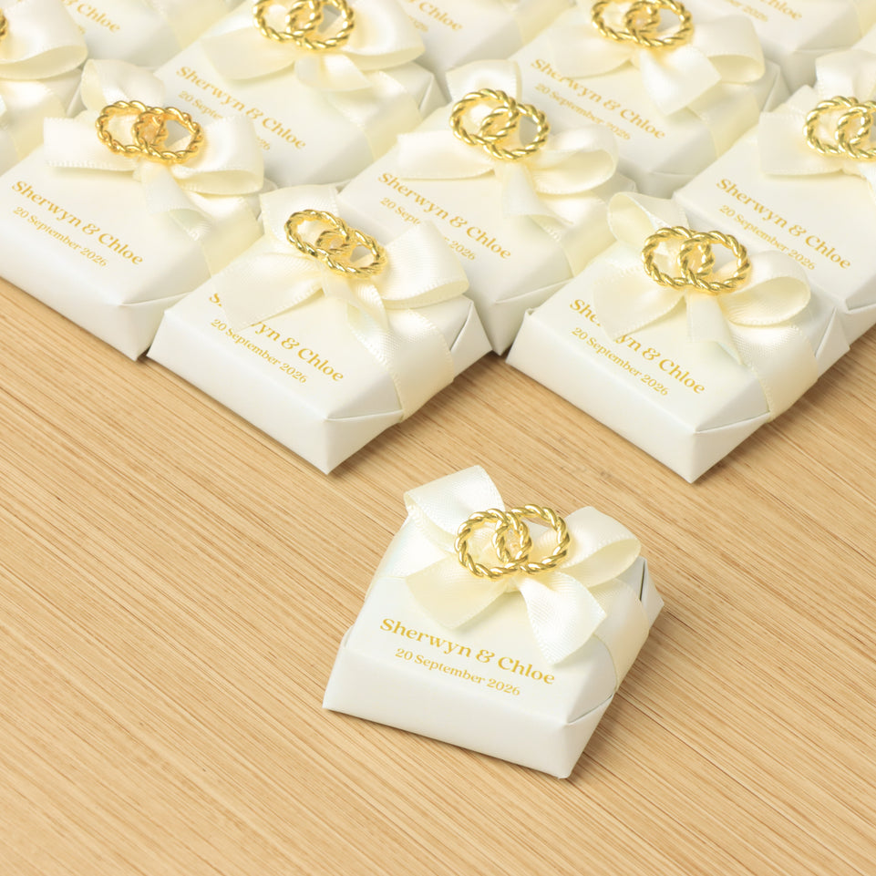 Bridal personalized with ribbon and ring decorated chocolate