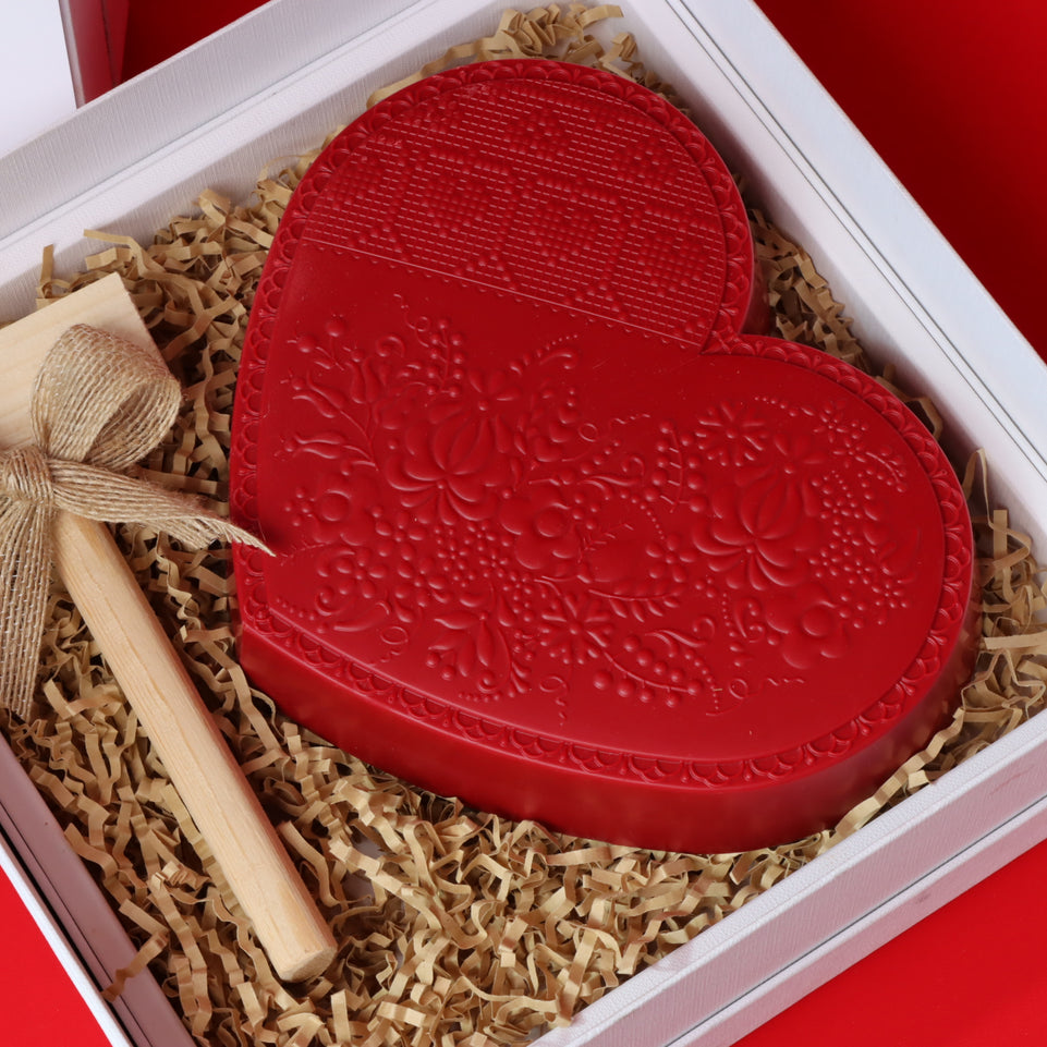 Valentine's designed big heart chocolate with hammer  top hard box