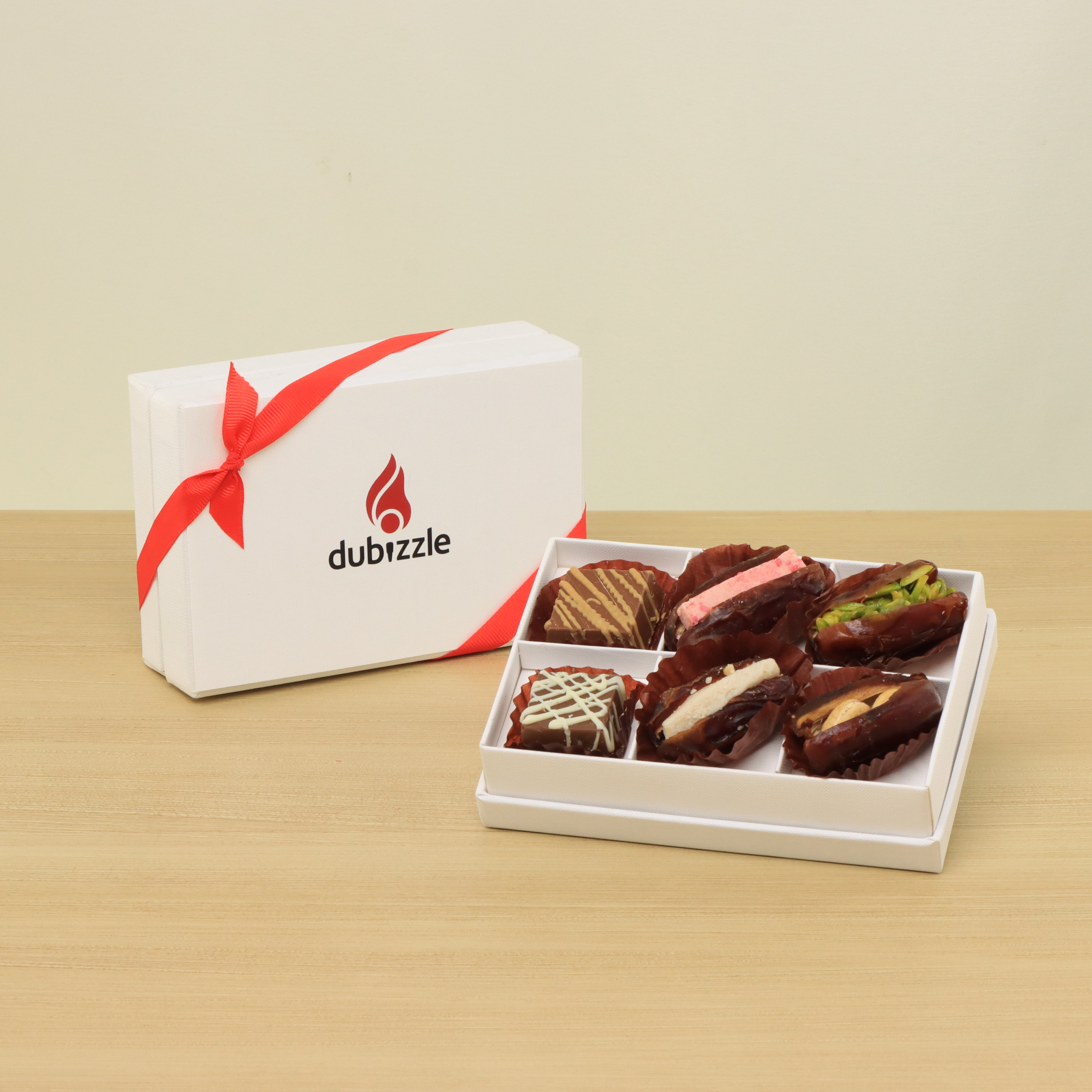 Set of 20 corporate customized premium chocolate & dates 6P hard box