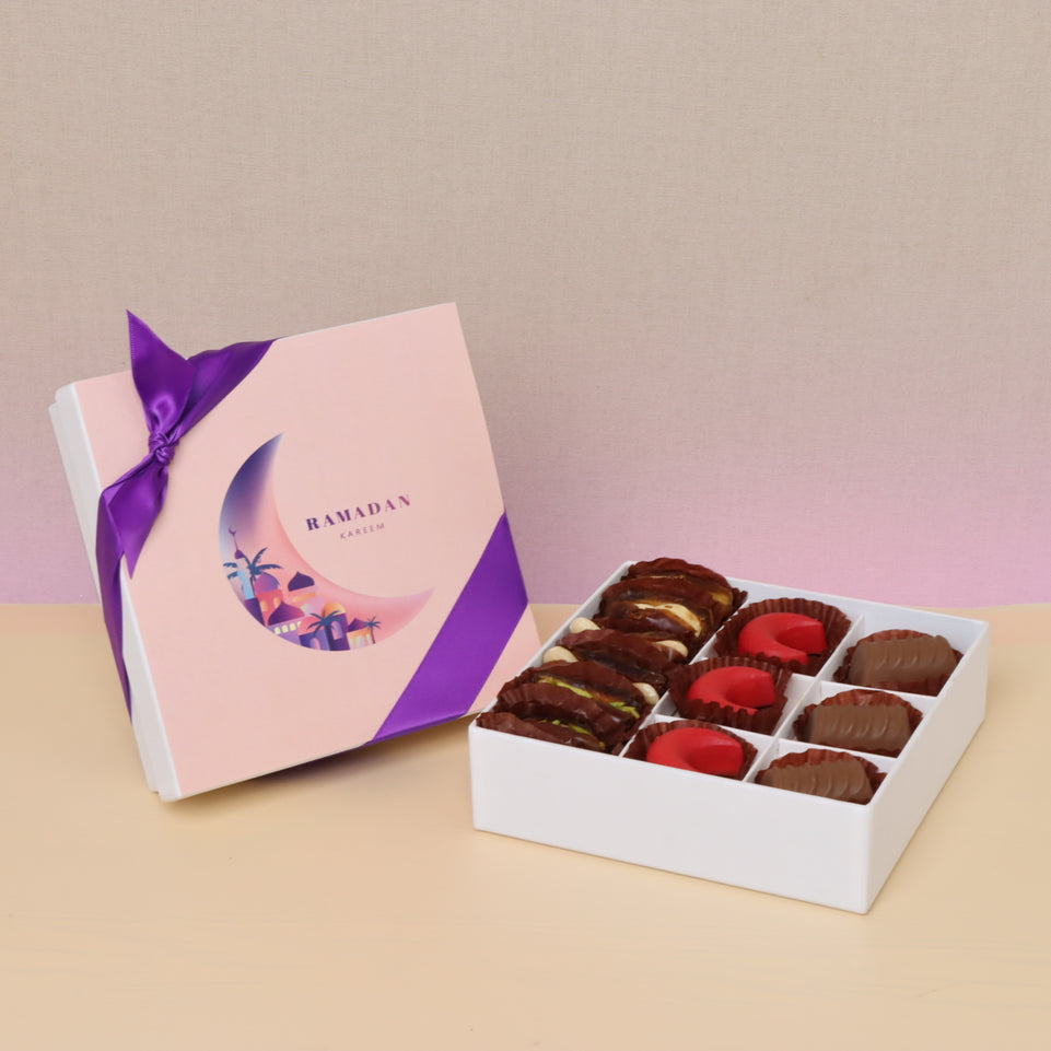 Ramadan kareem crescent designed chocolate 9-piece hard box