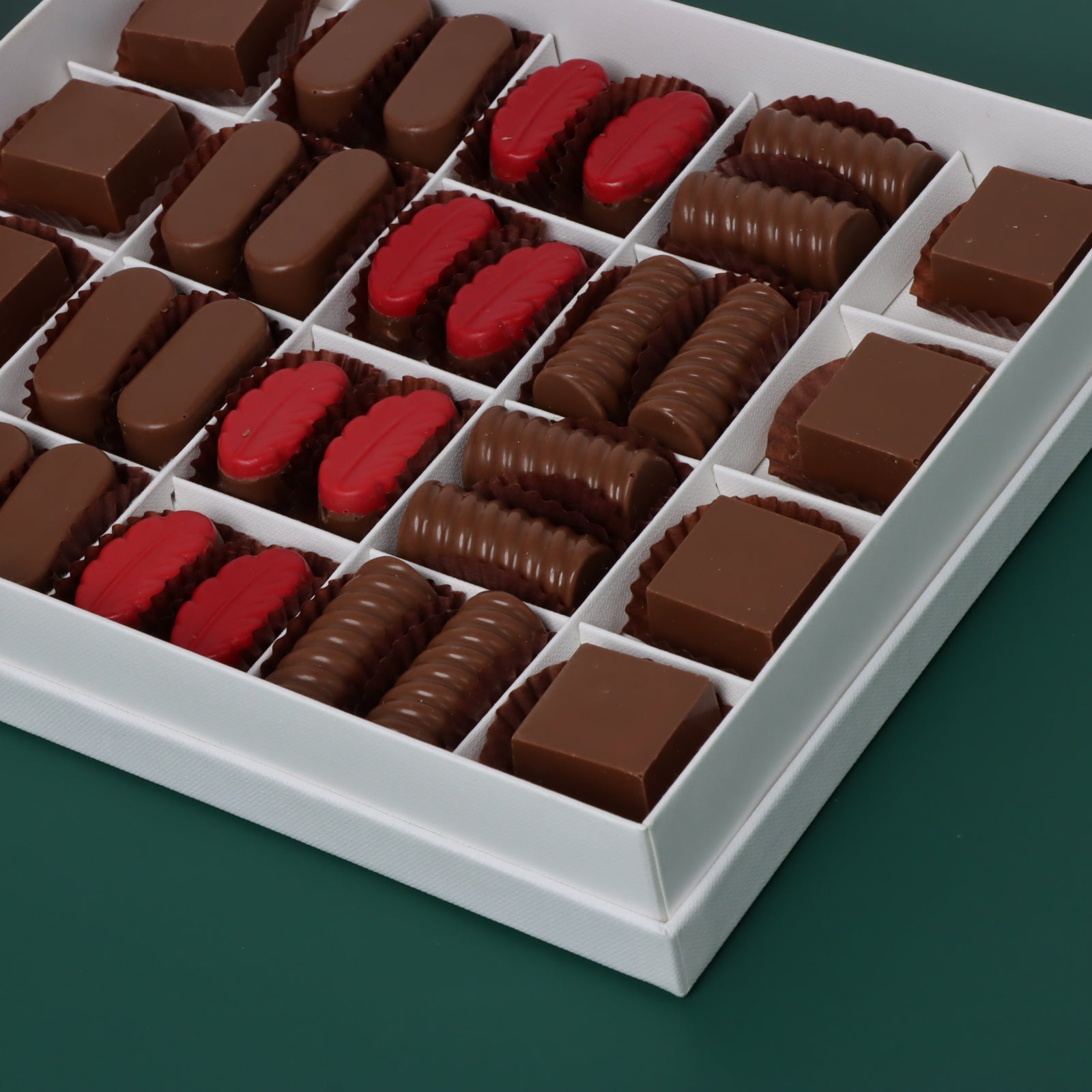 Arabic calligraphy national day designed 20 piece premium chocolate hard box