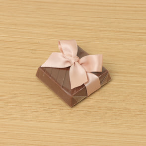 Ribbon decorated loose premium chocolate