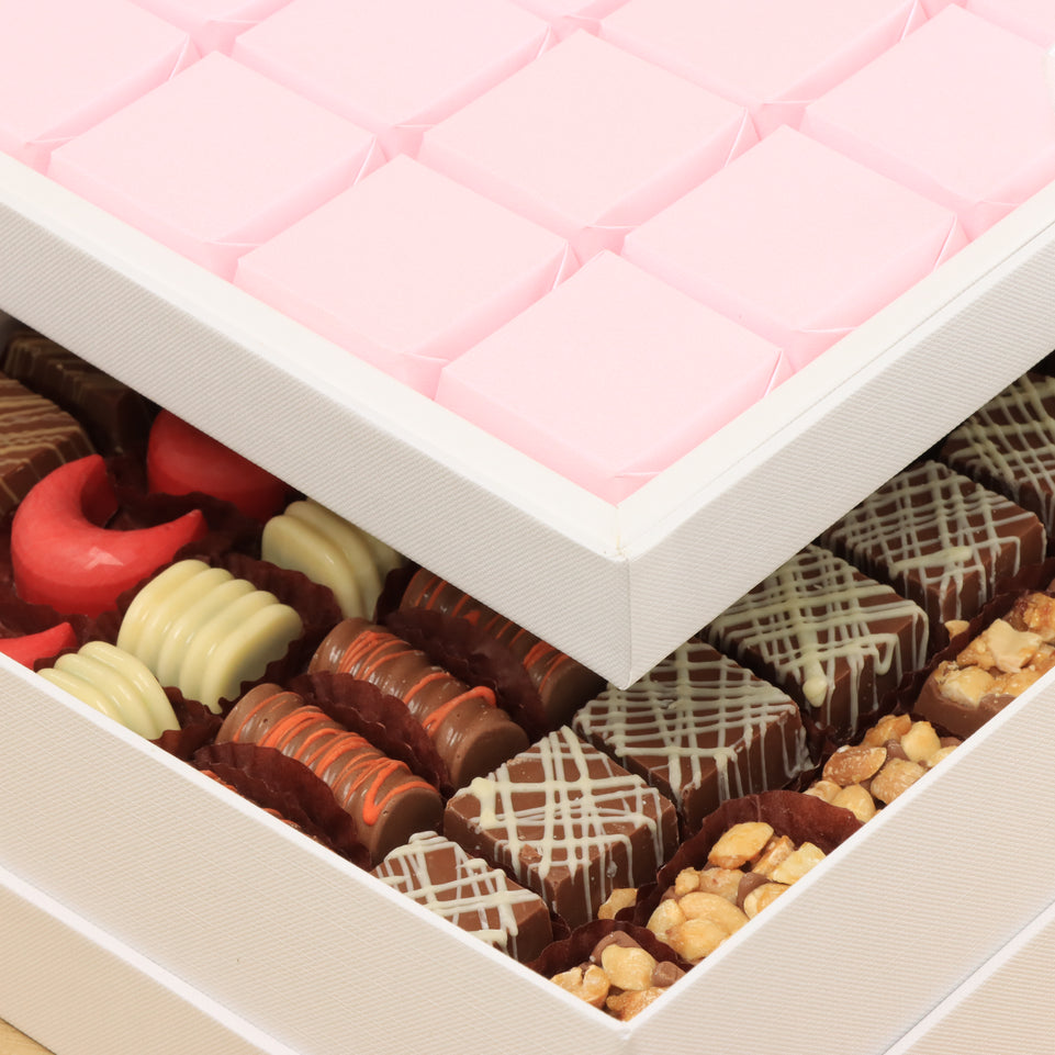 Welcome baby girl teddy designed 2-layer chocolate hard box