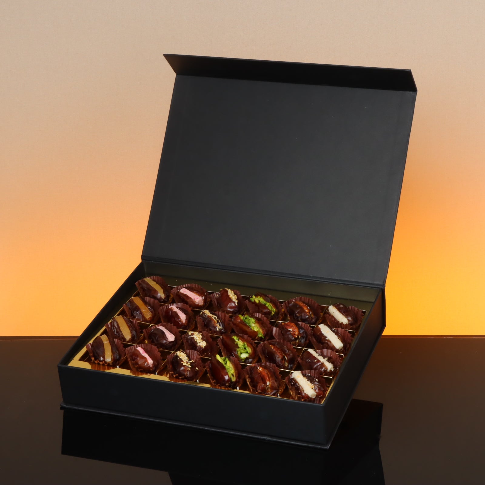 Acrylic decorated Ramadan Kareem luxury mixed stuffed dates magnetic hard box