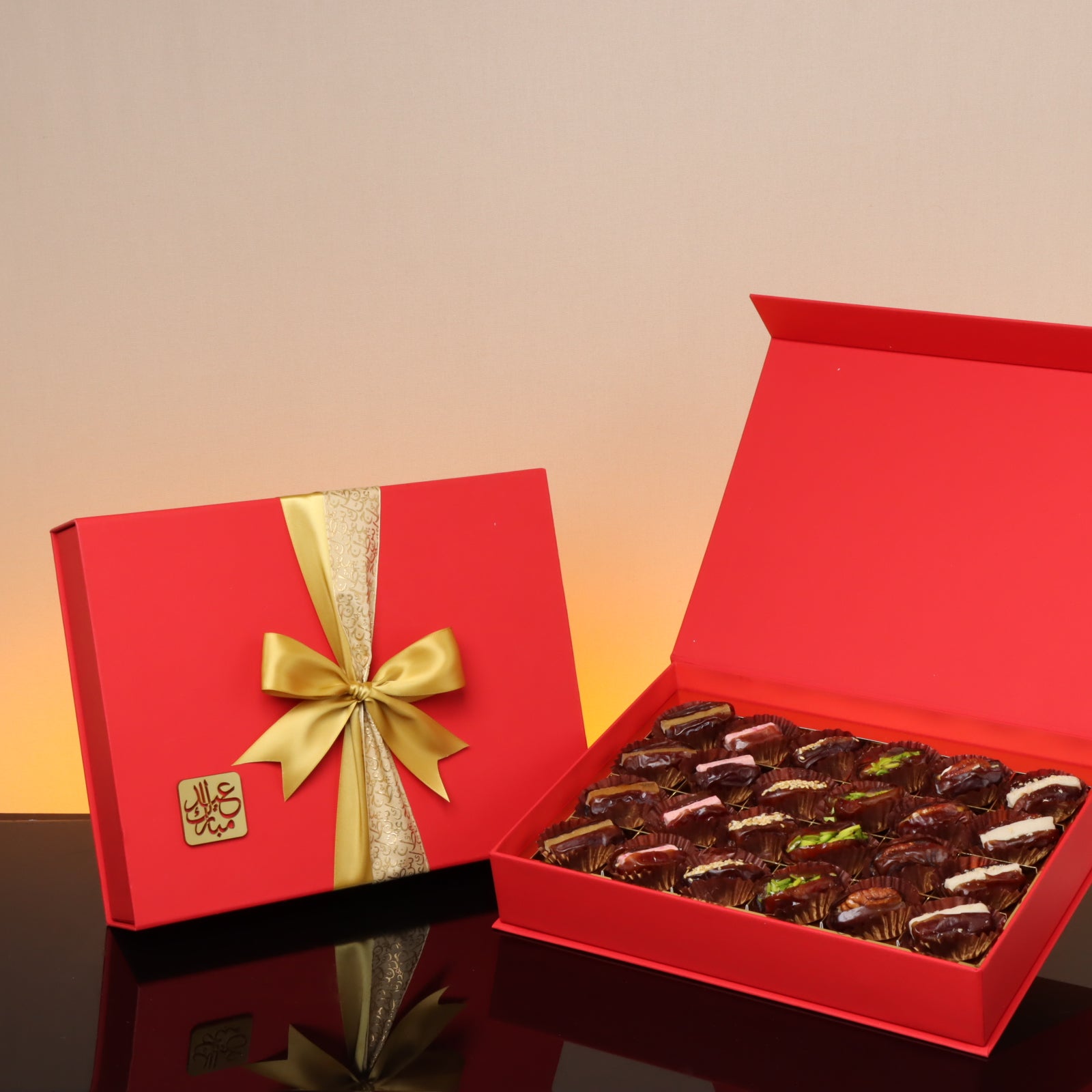 Acrylic decorated Eid Mubarak luxury mixed stuffed dates magnetic red hard box