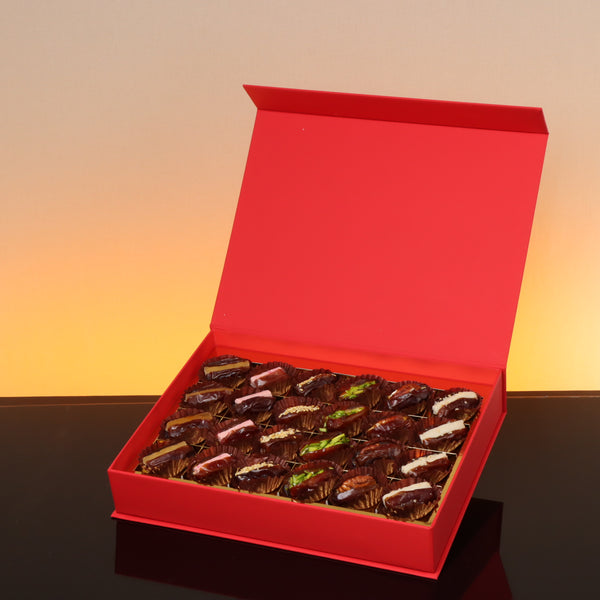 Acrylic decorated Ramadan kareem luxury mixed stuffed dates magnetic red box