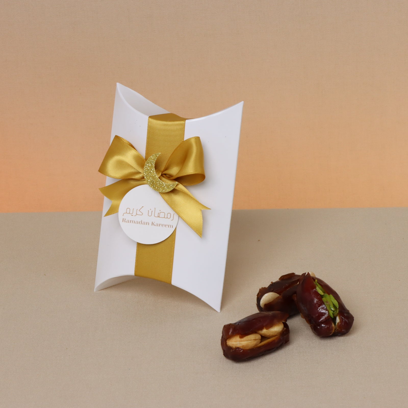 Set of 20 Ramadan kareem premium nut stuffed dates pillow box
