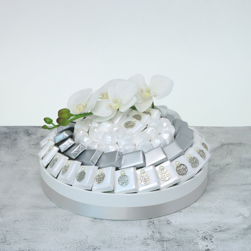 Wedding flower decorated chocolate round tray