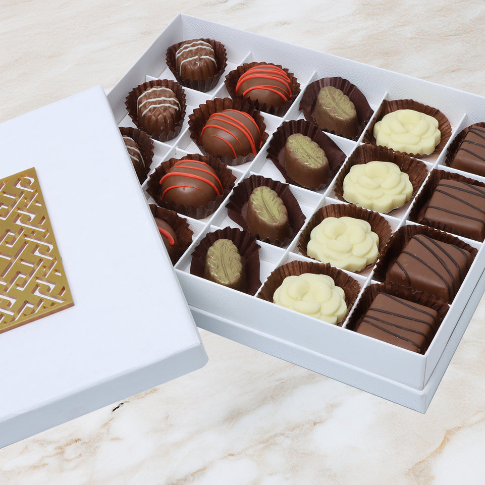 Set of 3 Corporate acrylic gold pattern decorated chocolate hard box with company logo tag