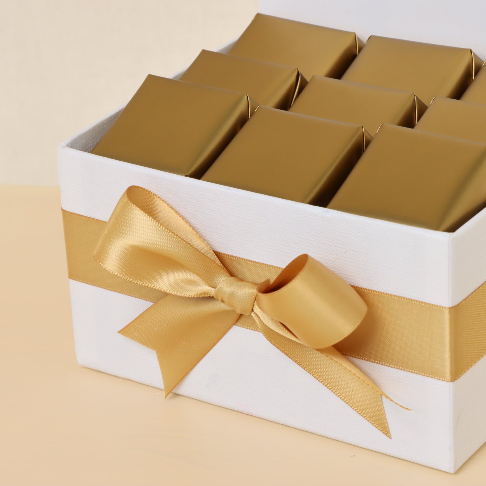 Season's greetings wreath designed premium chocolate small hamper