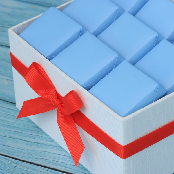 Season's greeting designed premium chocolate small hamper