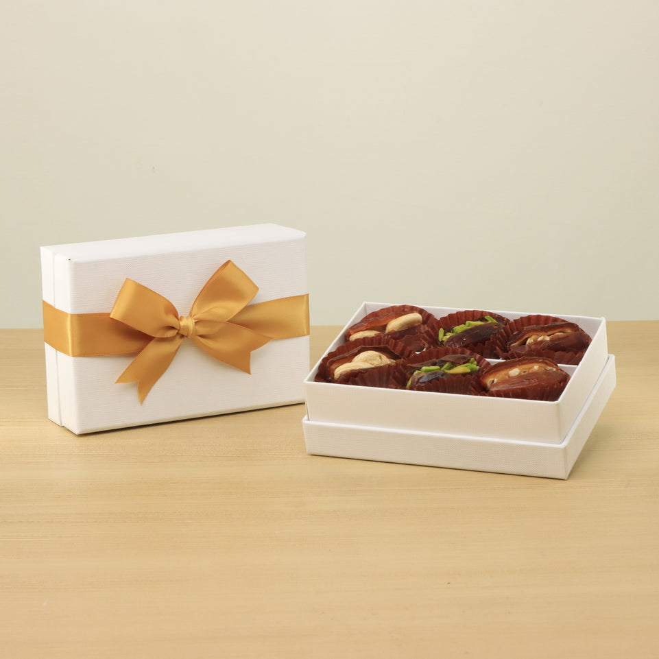 Set of 8 premium nut stuffed dates 6P hard box giveaway