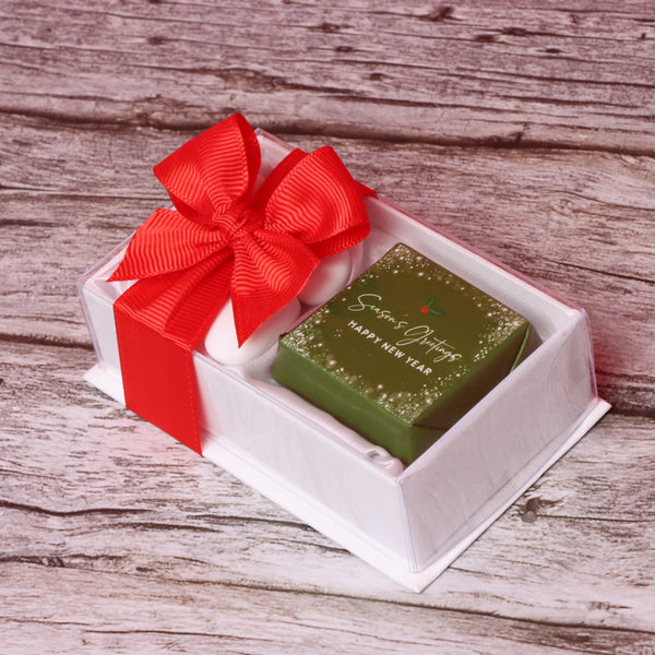 Set of 20 Merry Christmas & happy new year designed chocolate & almond dragees view top box