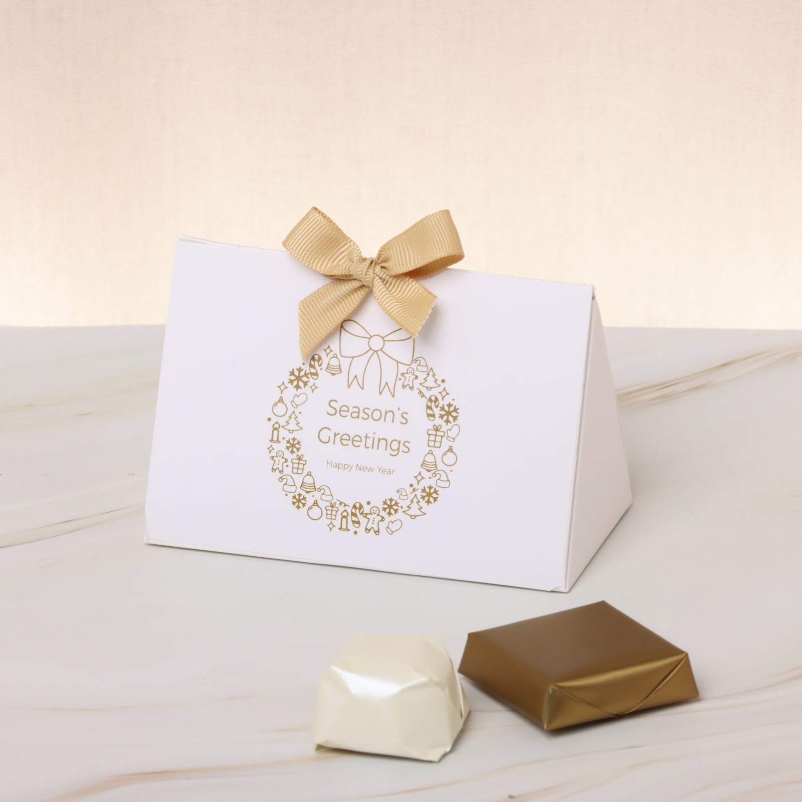 Set of 20 Season's greetings wreath designed premium chocolate triangle box giveaway