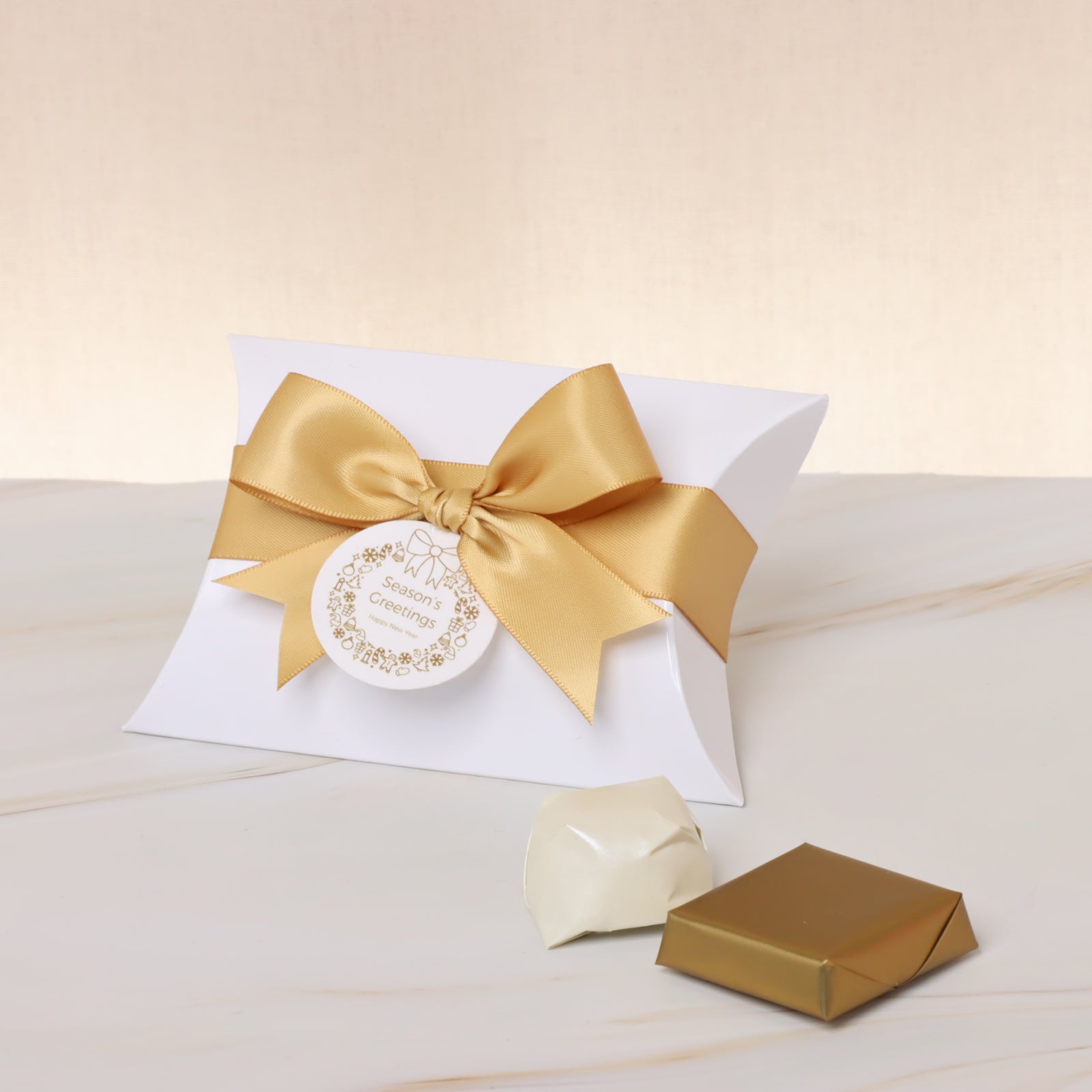 Set of 20 Season's greetings wreath designed premium chocolate pillow box giveaway