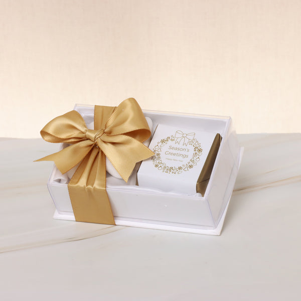 Set of 20 Season's greetings wreath designed premium chocolate & almond dragees view top box