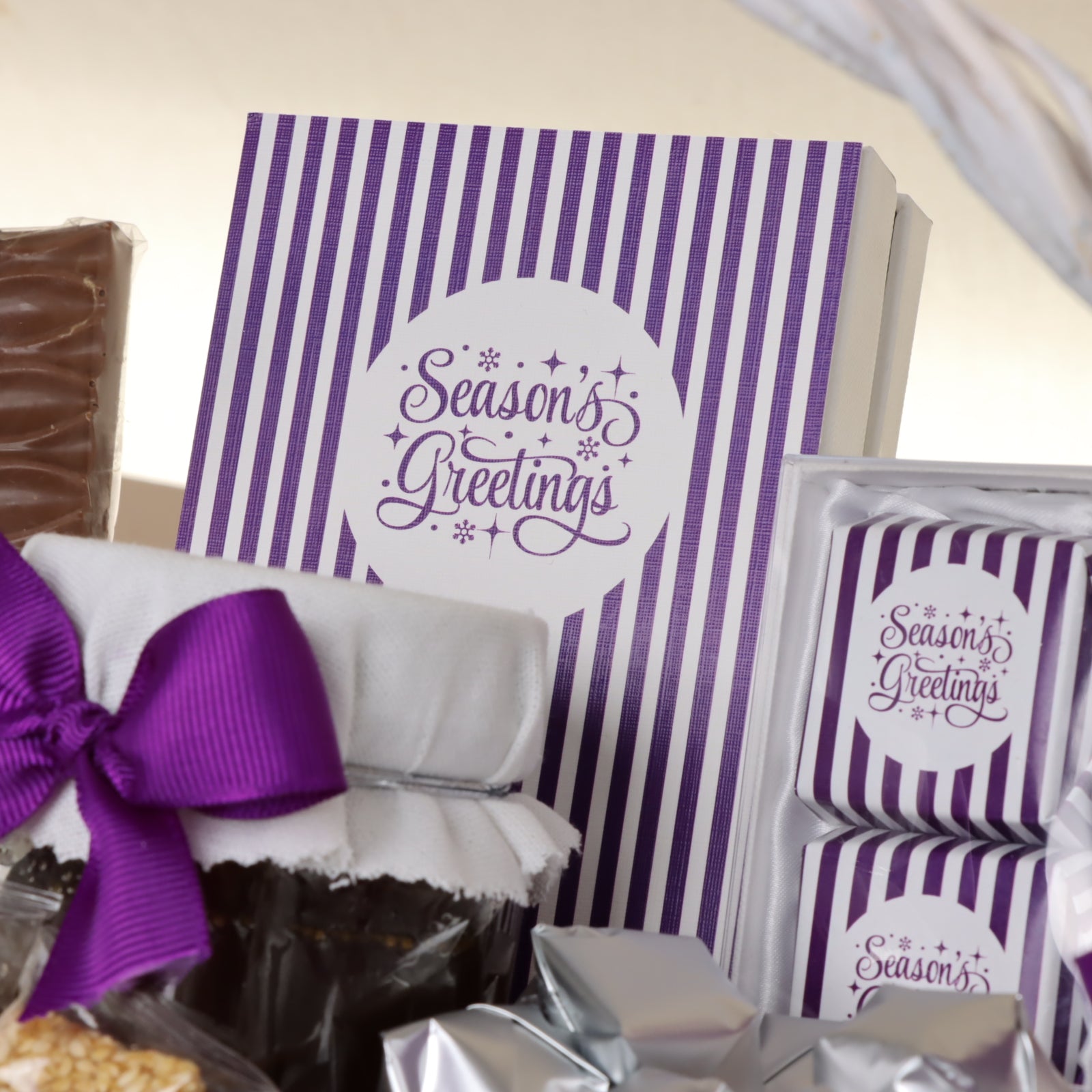 Corporate cutomized premium chocolate large basket