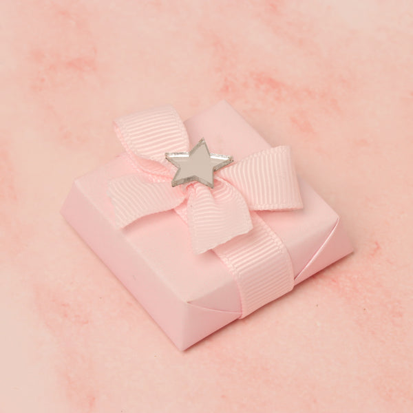 Ribbon & acrylic star decorated premium chocolate