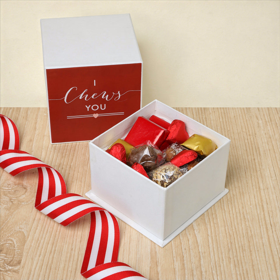Valentine's day designed " i chew's you" chocolate hard cube box